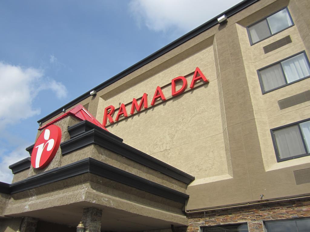 Ramada By Wyndham Williams Lake Esterno foto