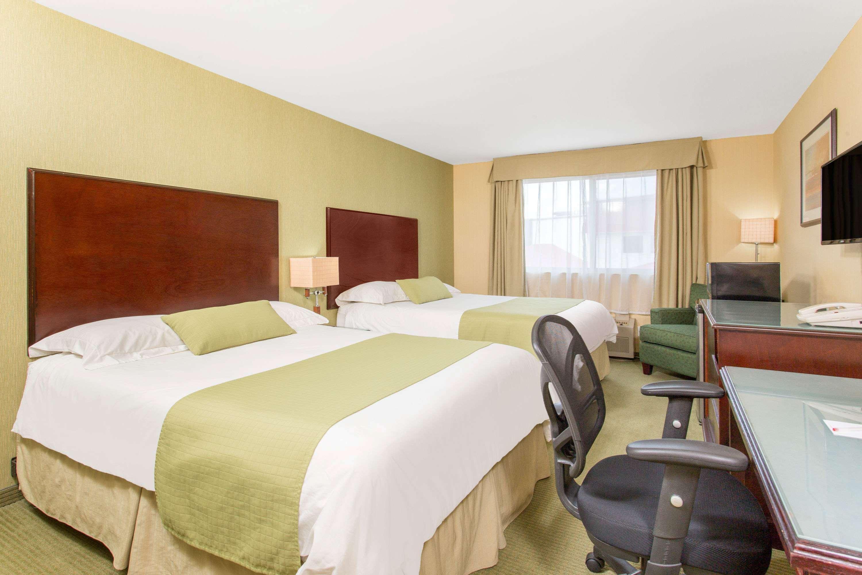 Ramada By Wyndham Williams Lake Esterno foto