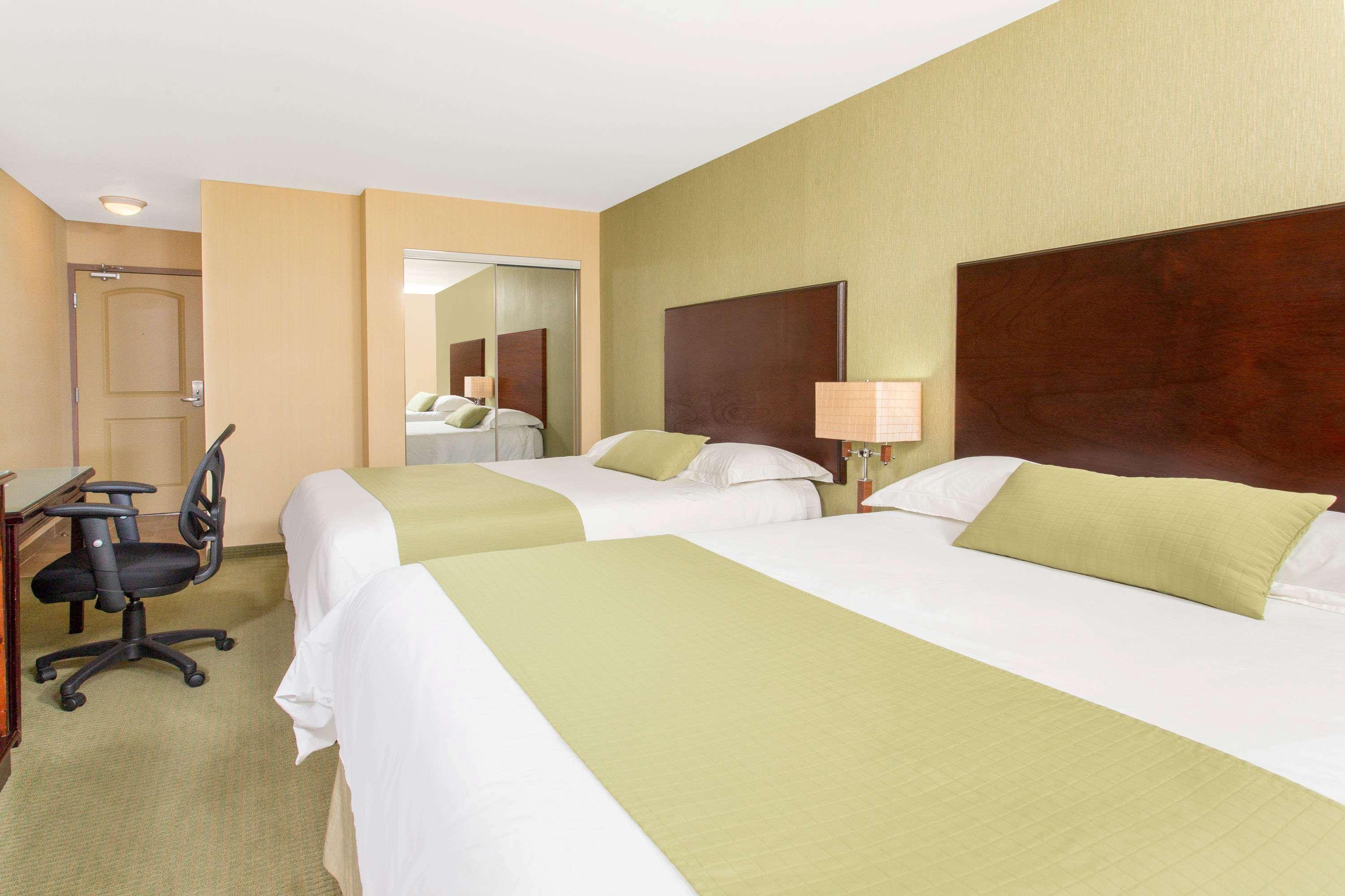 Ramada By Wyndham Williams Lake Esterno foto