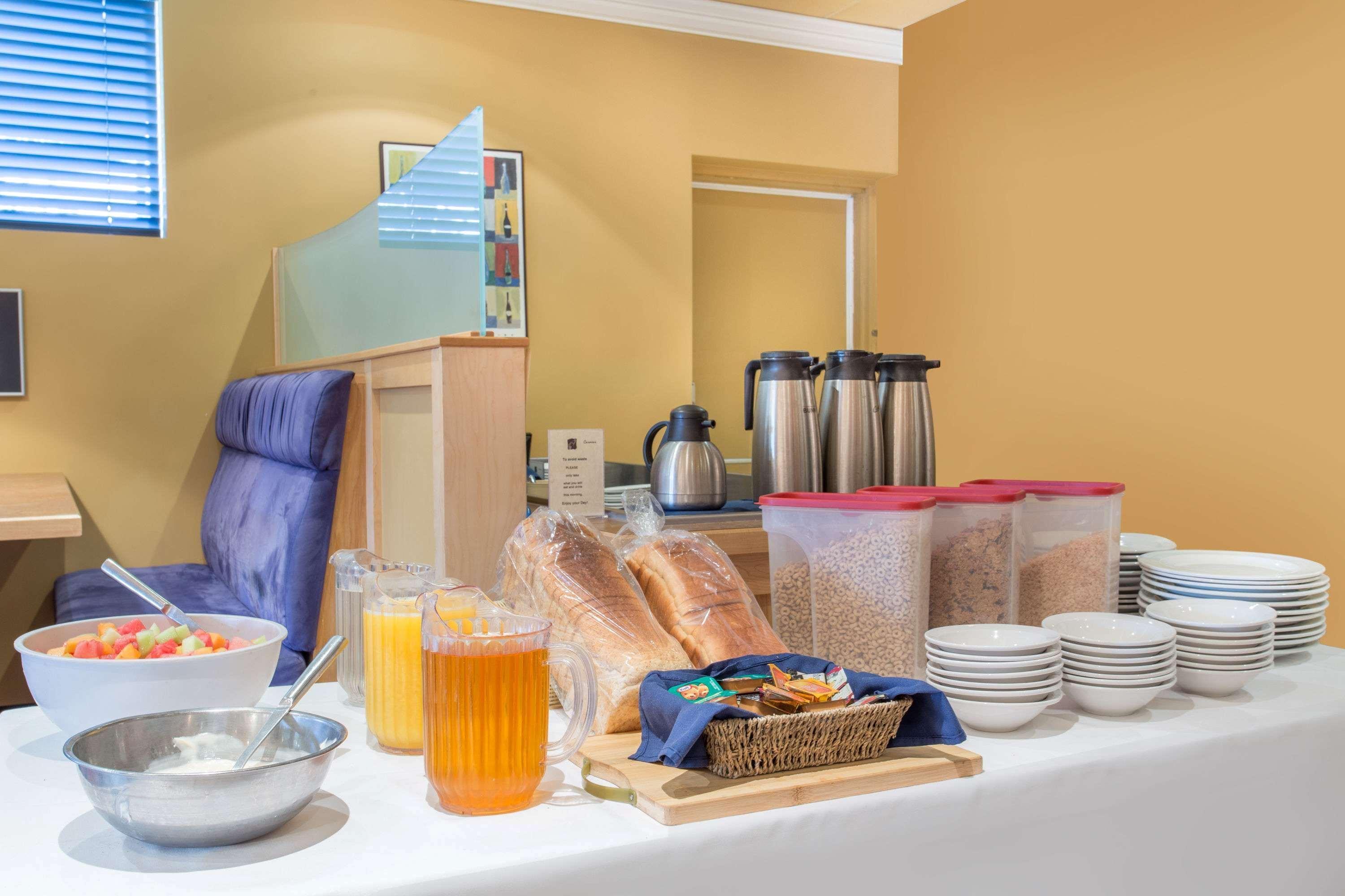 Ramada By Wyndham Williams Lake Esterno foto