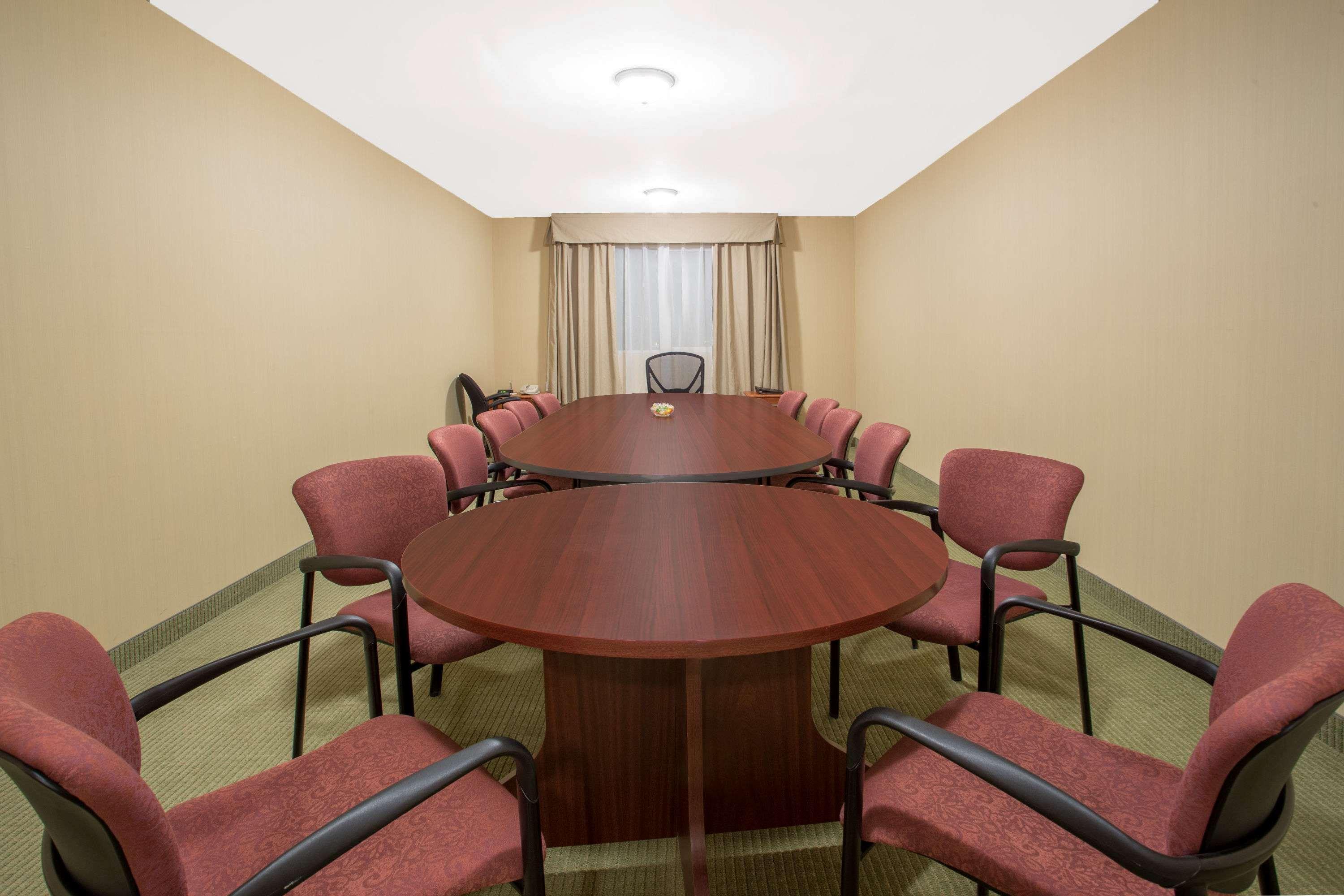 Ramada By Wyndham Williams Lake Esterno foto