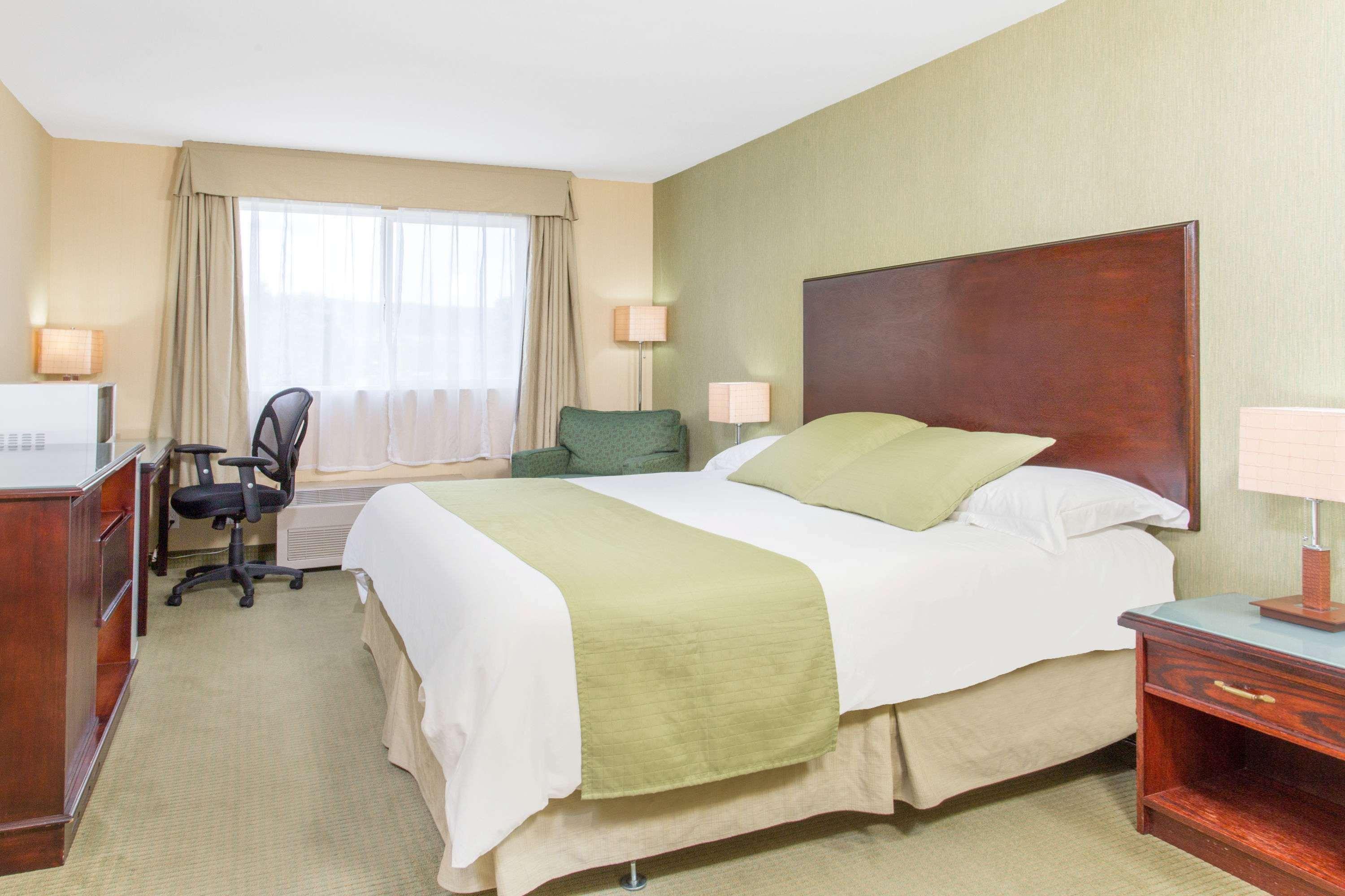 Ramada By Wyndham Williams Lake Esterno foto