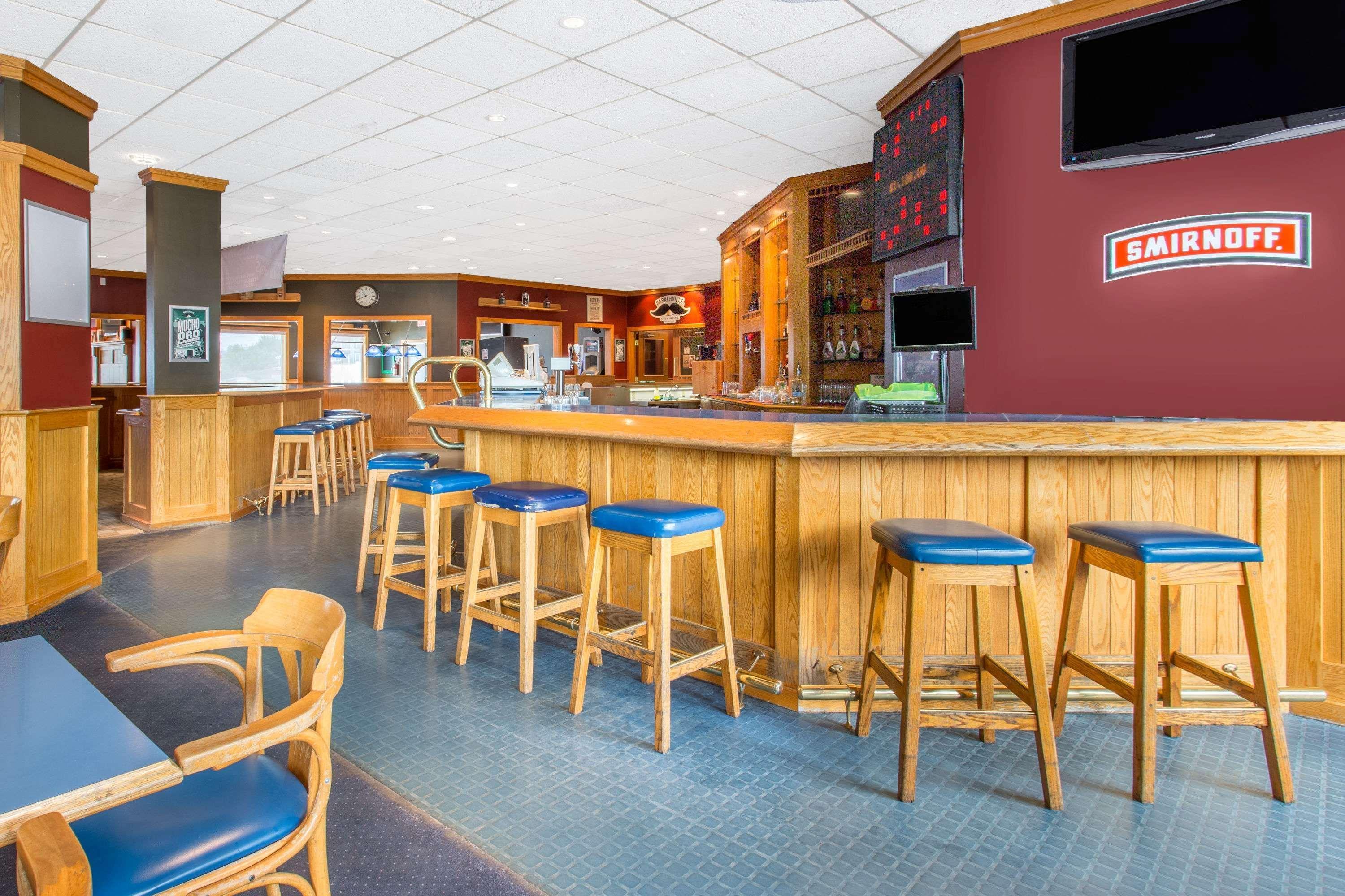 Ramada By Wyndham Williams Lake Esterno foto