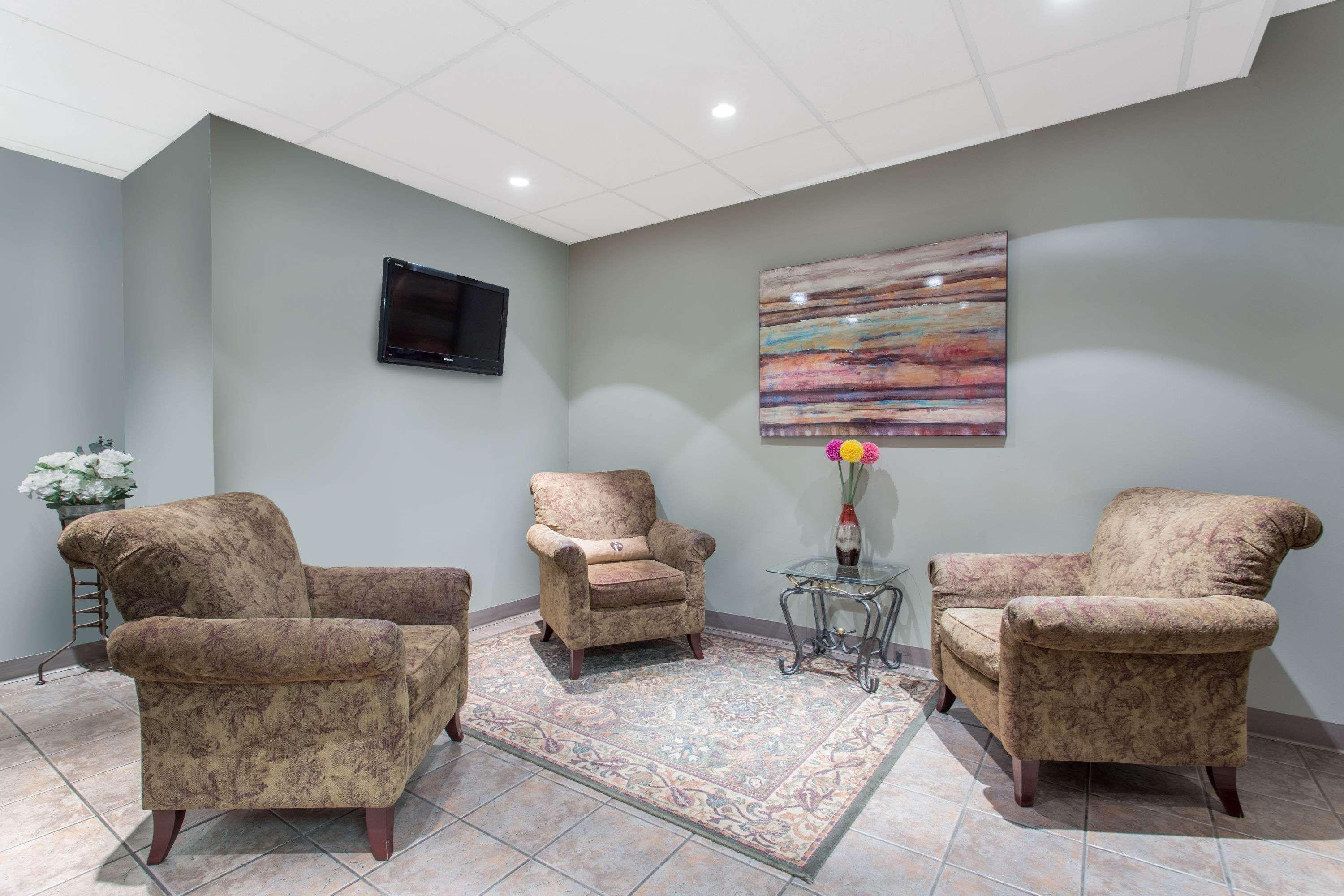 Ramada By Wyndham Williams Lake Esterno foto