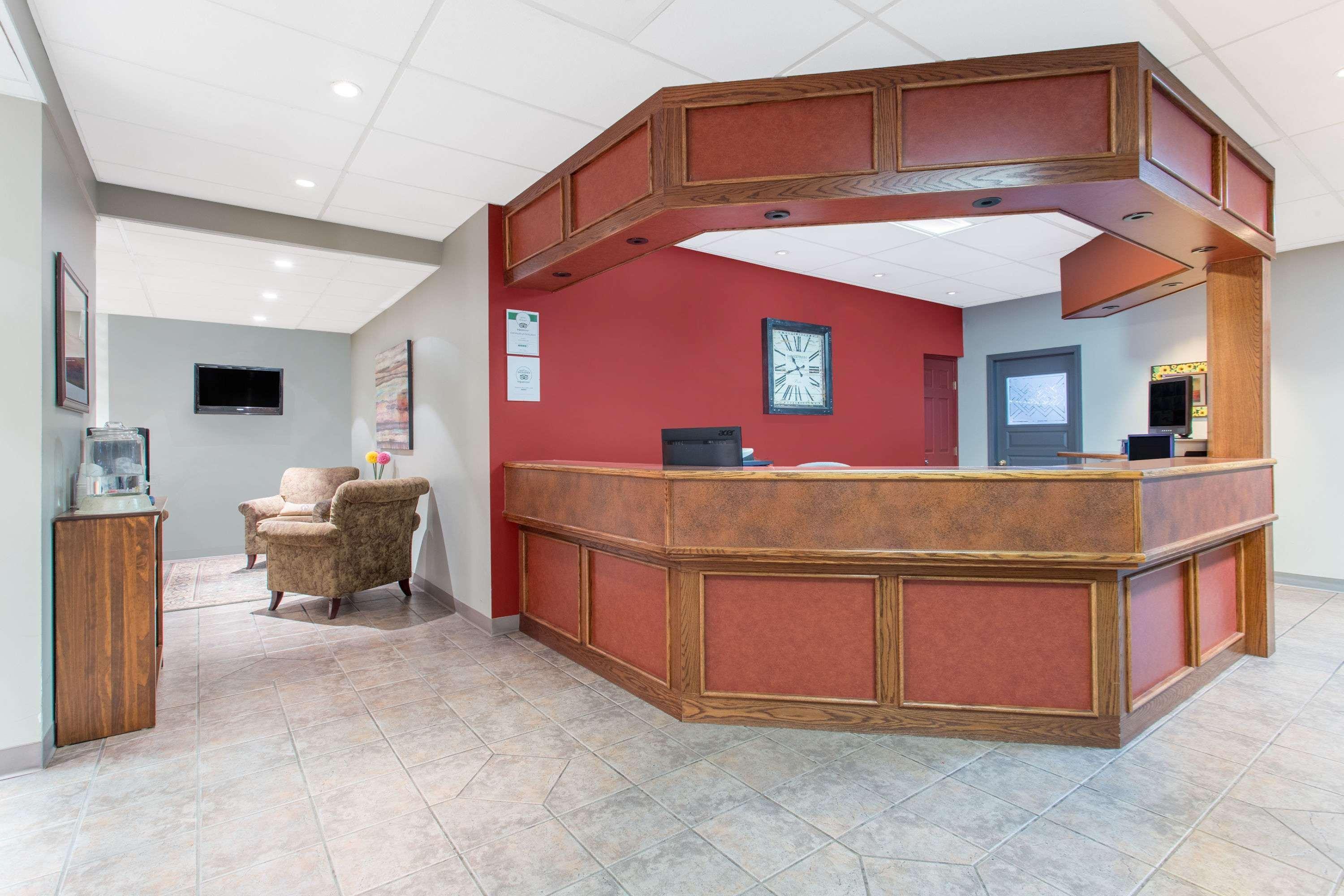 Ramada By Wyndham Williams Lake Esterno foto
