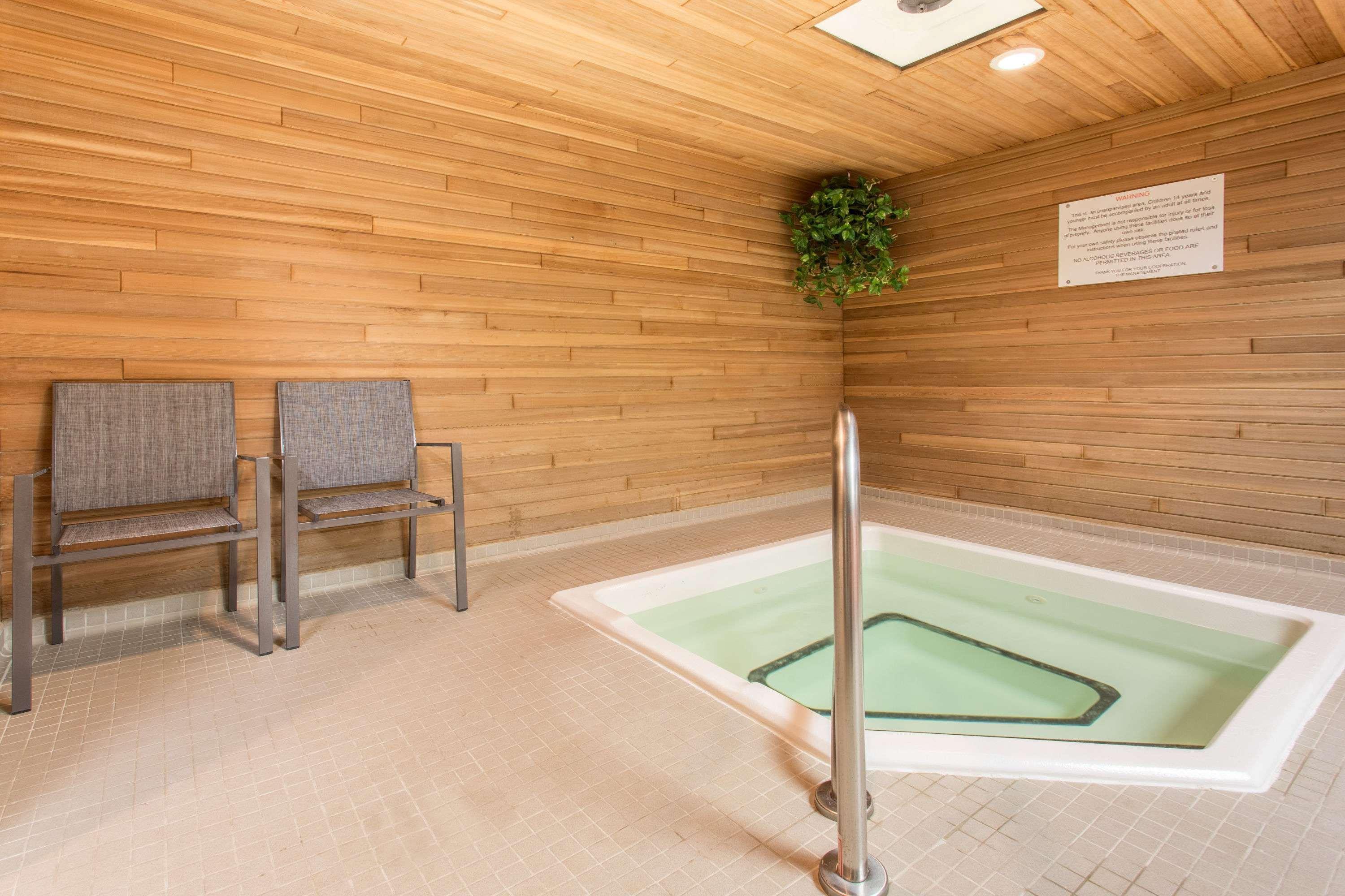 Ramada By Wyndham Williams Lake Esterno foto