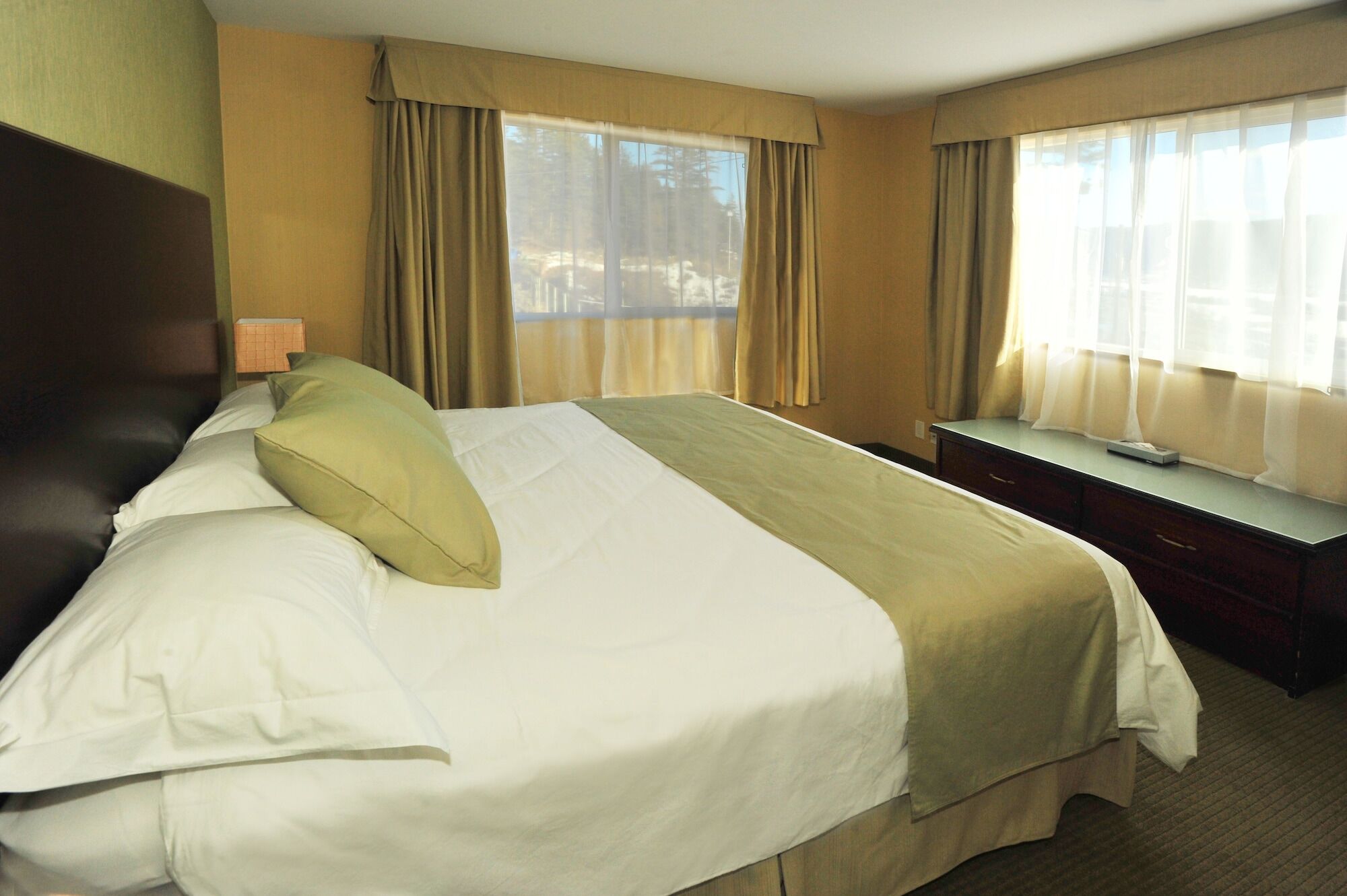 Ramada By Wyndham Williams Lake Esterno foto